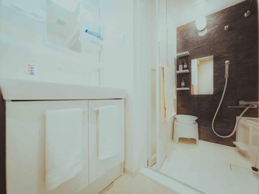 Apartemen 302/大阪人气景点黑门市场步行1分钟、日本桥，难波，心斋桥、道顿堀都在步行圈内 Osaka